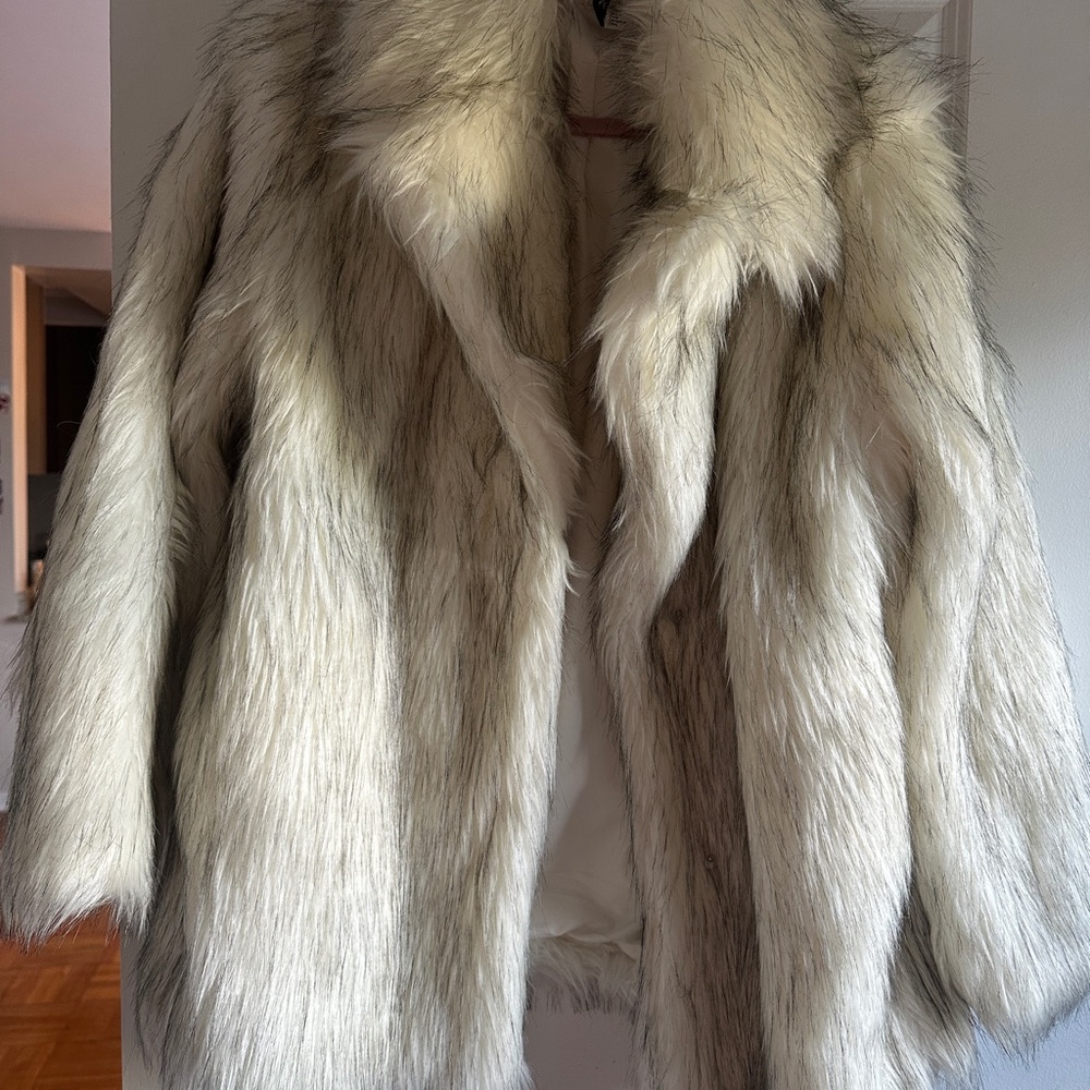 Fur white coat , trendy